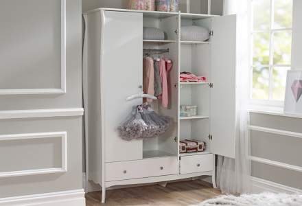 Cupbord with shelves 